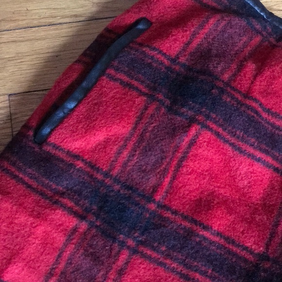 Plaid wool like skirt - Picture 3 of 4